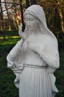 Matka Boża Miłosierdzia – rzeźba ze sztucznego kamienia (4)