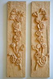 Róże dla Maryi – płaskorzeźba z drewna lipowego