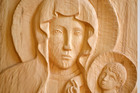 Matka Boża Częstochowska Królowa Polski – płaskorzeźba z drewna lipowego (3)